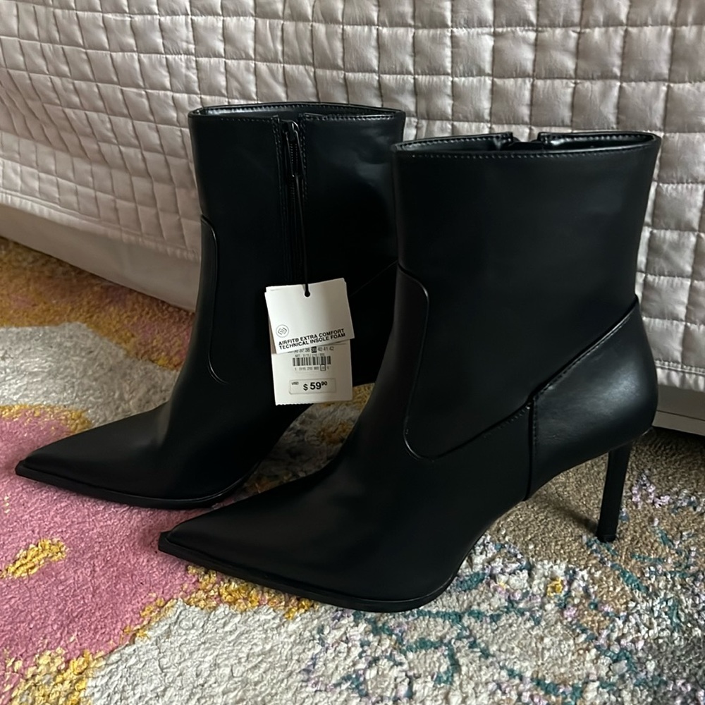 Zara pointy toe black booties size 39 new